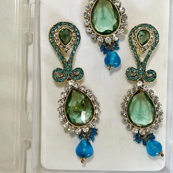 Indian Pakistani style earring tikka set with stones in blue color - Picture 2 of 2